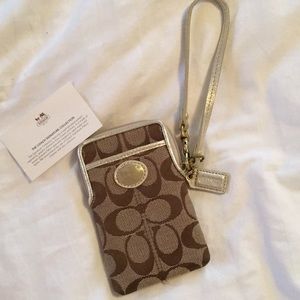 Coach Signature Wristlet Cell Phone Case/Wallet